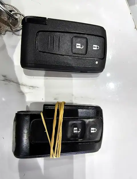 Toyota smart key held together with rubber bands (bottom) and the same key in a new shell (top), repaired by Carkey Masters